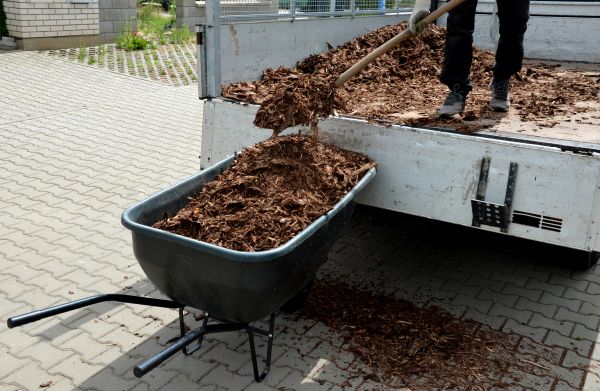 Bulk Mulch Delivery in Yorba Linda