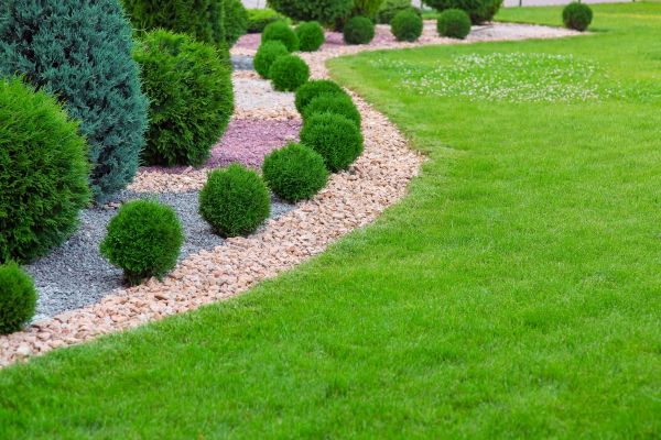Edging Stones Installation in Yorba Linda