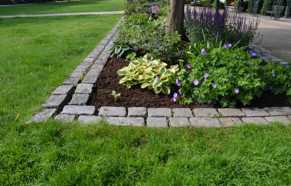 Flower Bed Mulching in Yorba Linda