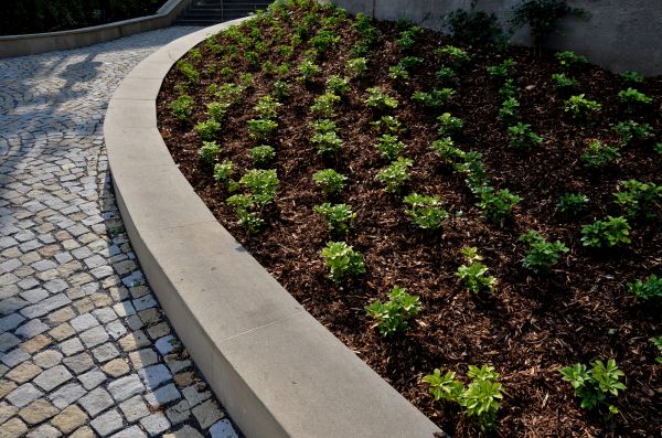 Commercial Mulching in Yorba Linda